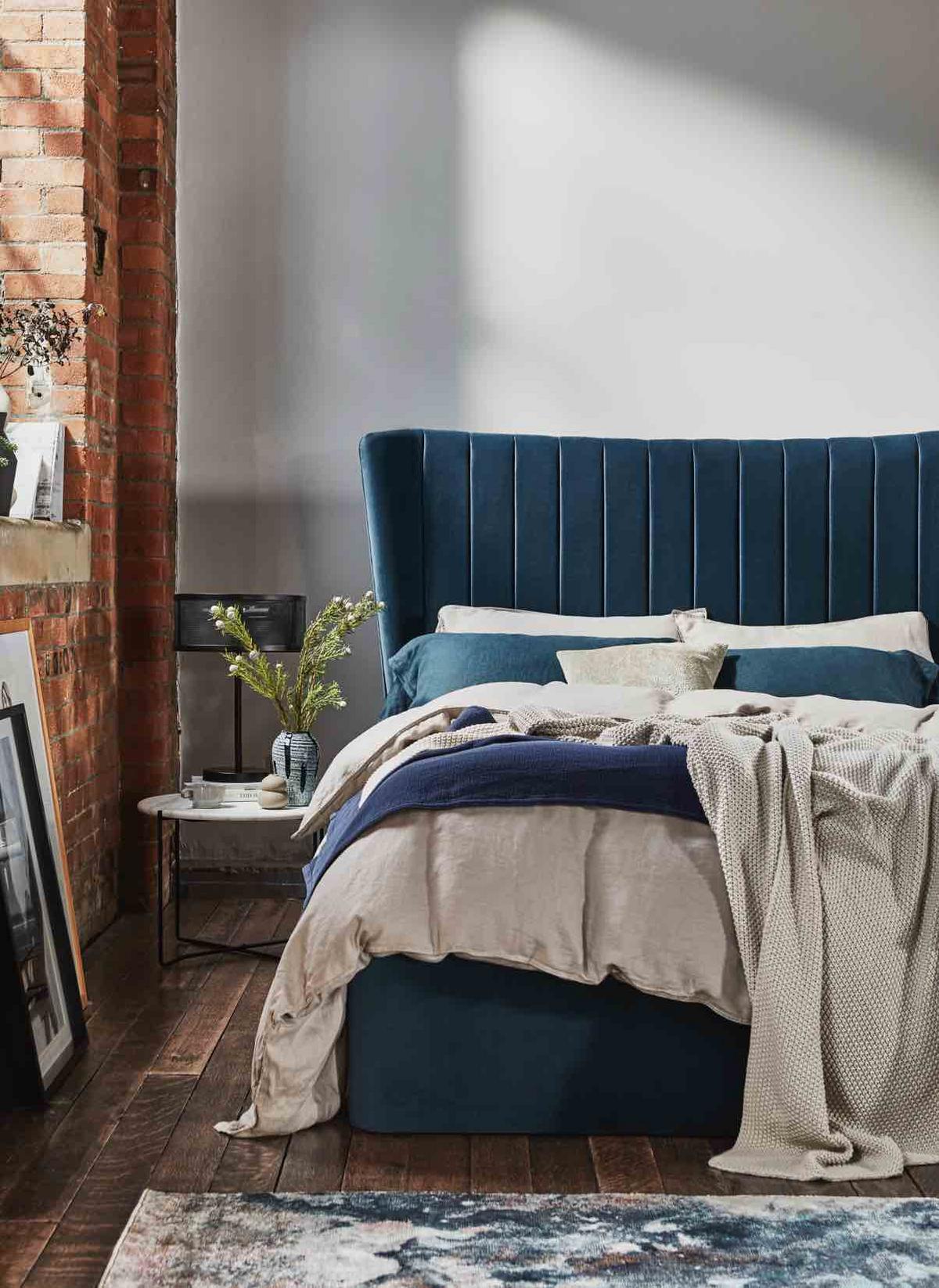 12050_SEO_DRAFT_HOI Improvements_7 Beautiful Blue Bedroom Ideas_1